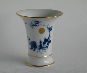 Orchidee mit Ast in Blau, © Staatliche Porzellan-Manufaktur Meißen